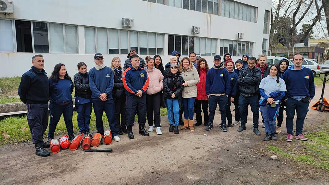 Trabajadores De La UNAJ Se Capacitaron Sobre Manejo De Extintores